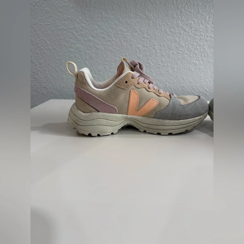 Veja Women's Sneakers in Cream and Pink - Picture 7 of 9